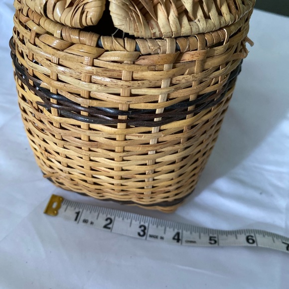 Vintage Woven WICKER BASKET BAG Box Purse w/ Woven Handle - Picture 10 of 13